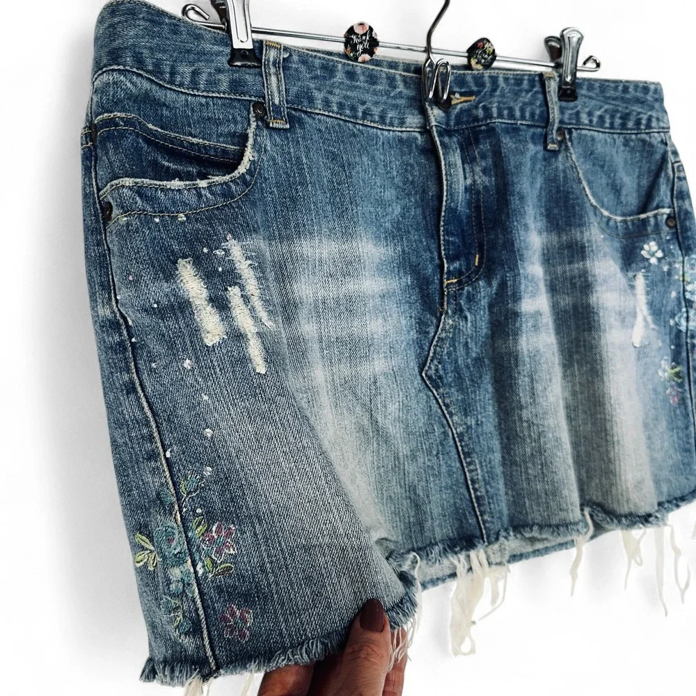 Aeropostale Distressed Cut-Off‎ Denim Mini Skirt Size 11/12 Y2K Blue Jean Flair